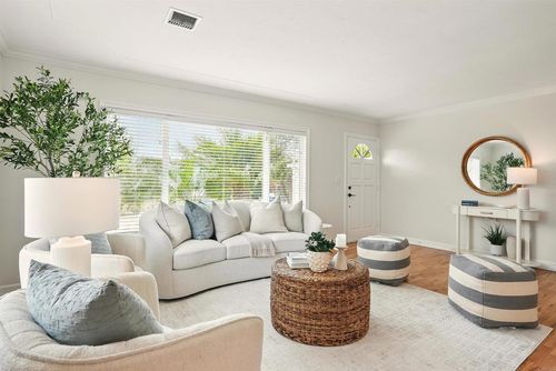 1927 Edinburg Ave, Cardiff by the Sea, CA, 92007-1619 | Card Image