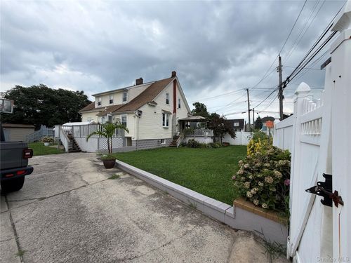 611 Park Avenue, Hempstead, NY, 11553 | Card Image