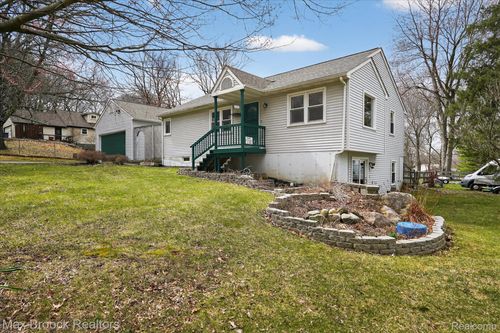 5001 Sylvanview Dr, Clarkston, MI, 48348-3858 | Card Image