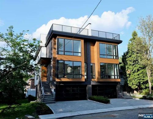 439 Elizabeth St, Fort Lee, NJ, 07024-2636 | Card Image