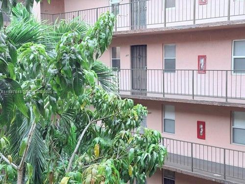 305-2841 Somerset Dr, Lauderdale Lakes, FL, 33311-1915 | Card Image