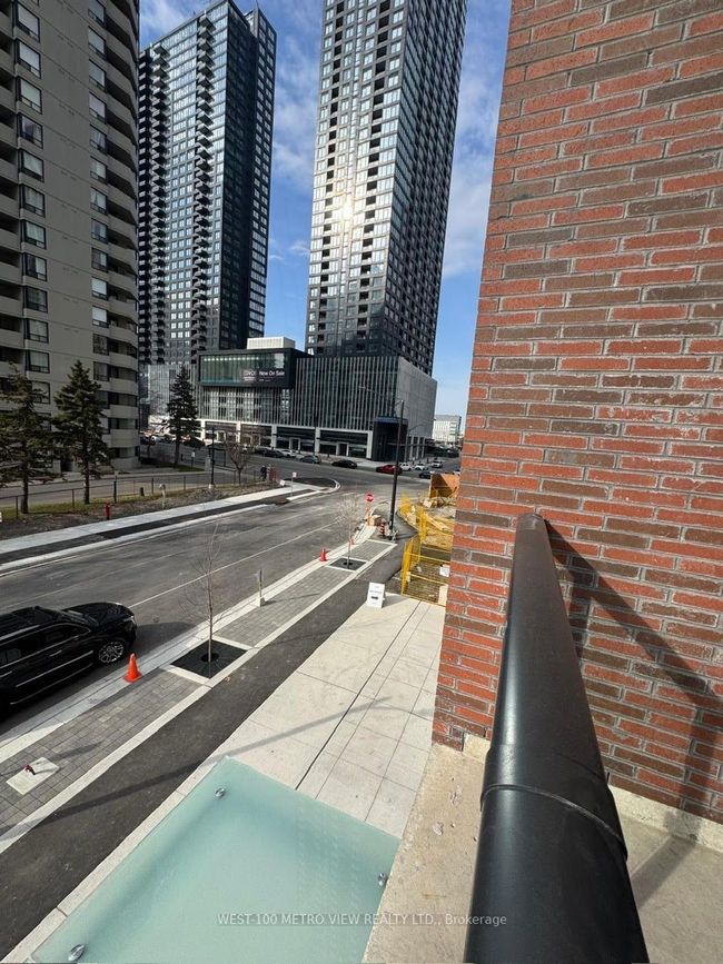 205 - 430 Square 1 Dr, Condo with 1 bedrooms, 1 bathrooms and 1 parking in Mississauga ON | Image 8