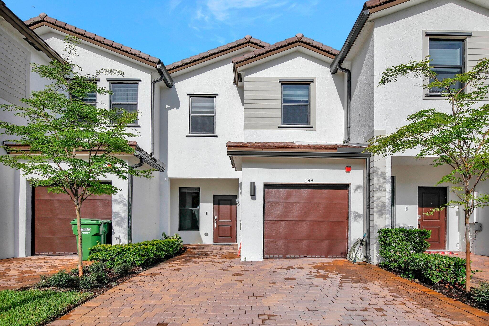 159th Ter, Pembroke Pines, FL 33027
