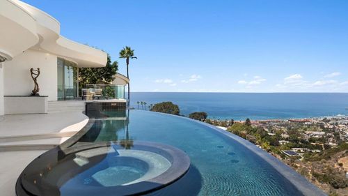 7451 Hillside Dr, La Jolla, CA, 92037-3939 | Card Image