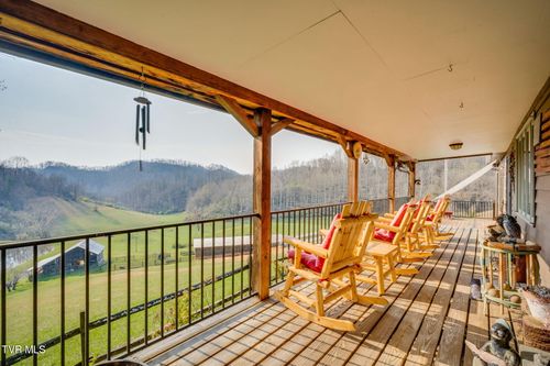 341 Hawk Dr, Gate City, VA, 24251-5747 | Card Image
