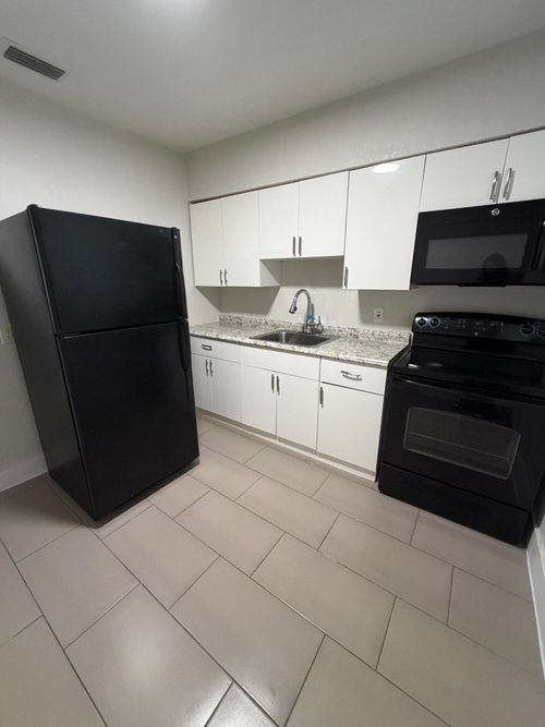 2-110 Sw 7th Ave, Dania Beach, FL, 33004-3514 | Card Image