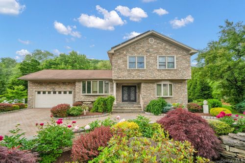 8 Pinehurst Drive, Harrison, NY, 10577 | Card Image
