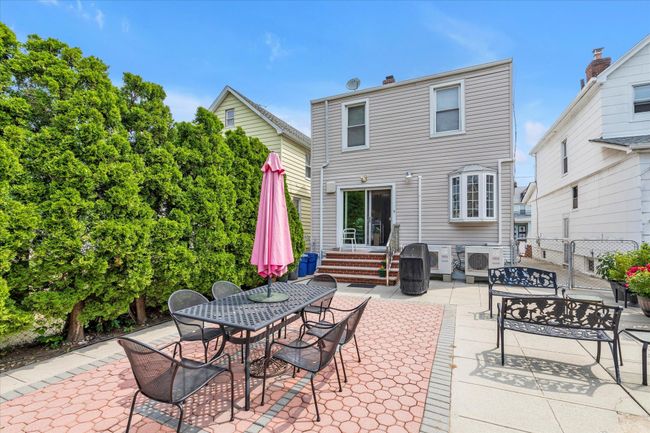 2 - 48 206 Th St, Home with 5 bedrooms, 2 bathrooms and 3 parking in Oakland Gardens NY | Image 22