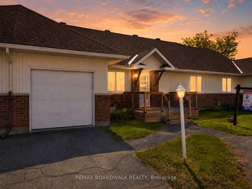 206 Oak Leaf Pvt, Richmond, ON, K0A2Z0 | Card Image