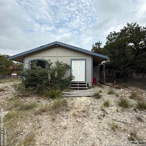 28 28th St W, Lakehills, TX, 78063 | Card Image