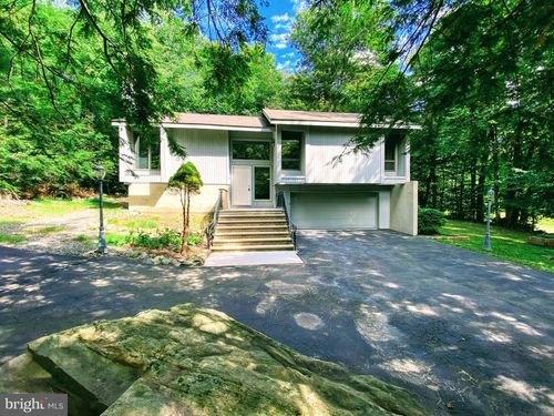 2533 Country Club Dr, Tobyhanna, PA, 18466-7999 | Card Image