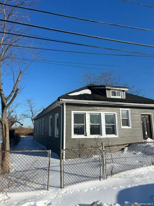 534 Beach 43rd St, Far Rockaway, NY, 11691-1215 | Card Image