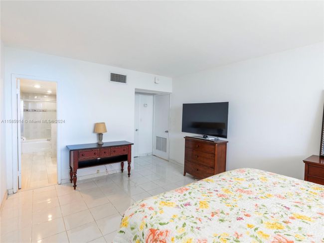 1105 - 5005 Collins Ave, Condo with 1 bedrooms, 1 bathrooms and null parking in Miami Beach FL | Image 11