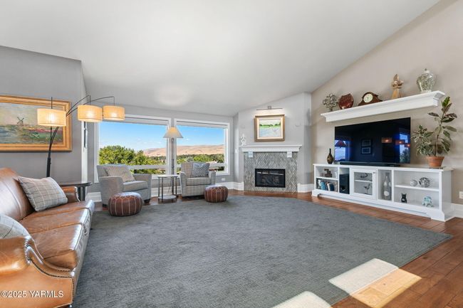 Great Room | Image 14