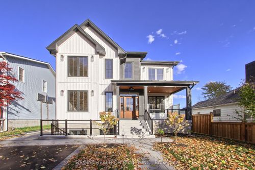 667 Pleasant St, Pickering, ON, L1W1P8 | Card Image