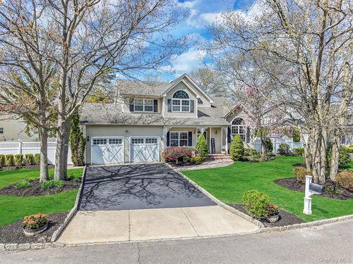 9 Tuthill Creek Dr, Patchogue, NY, 11772-6508 | Card Image