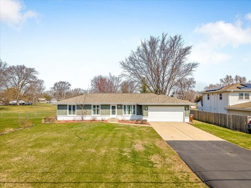 590 Brentwood Rd, Machesney Park, IL, 61115-1061 | Card Image