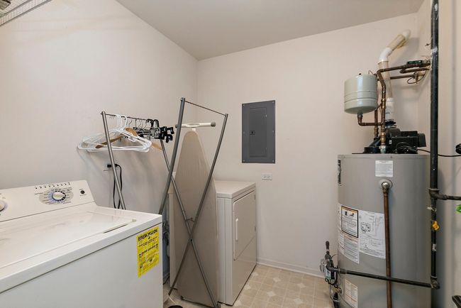 2618 - 2618 Maple Cir, Condo with 2 bedrooms, 2 bathrooms and 4 parking in West Dundee IL | Image 14