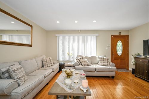 22 Parsons Blvd, Whitestone, NY, 11357 | Card Image