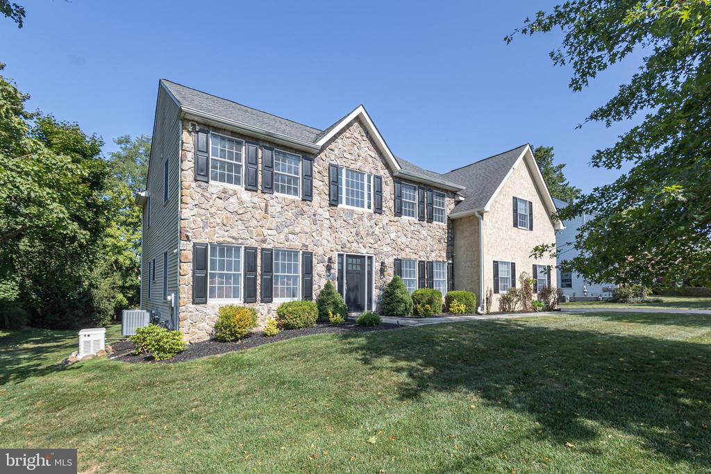 Van Horn Ave, Yardley, PA 19067