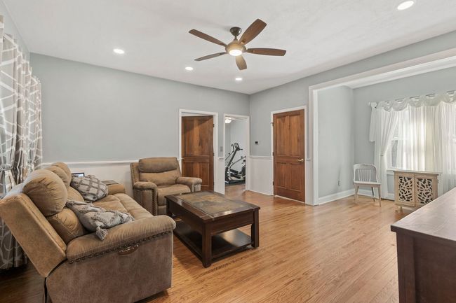 617 W Main St, House other with 4 bedrooms, 2 bathrooms and 8 parking in West Dundee IL | Image 5