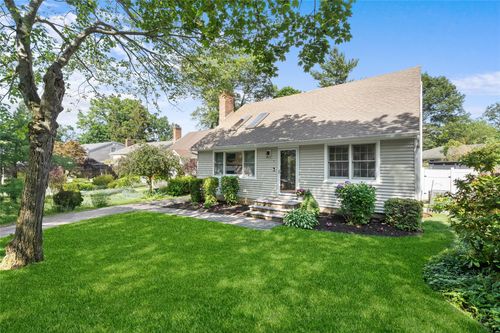 4 Pocket Ct, Northport, NY, 11768-3018 | Card Image