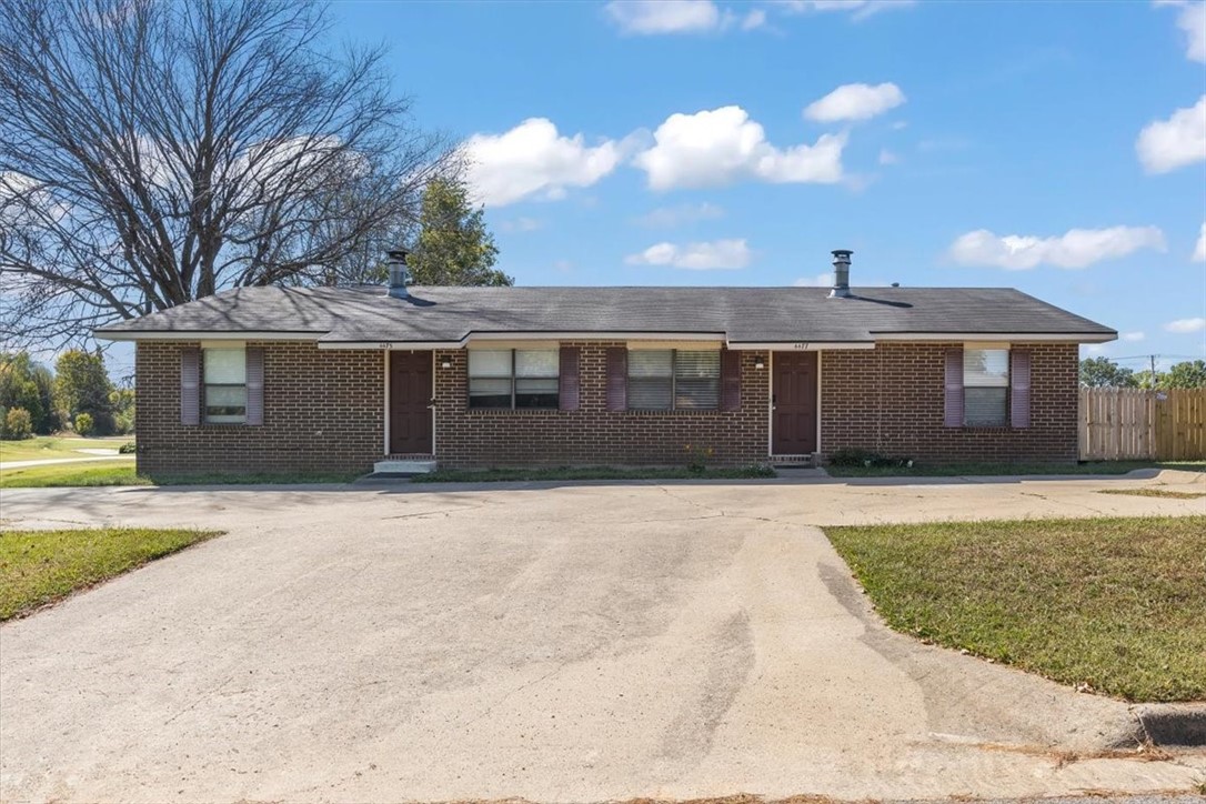 Acoma St, Fayetteville, AR 72704