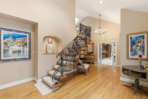 1017 Friendly Rd, Oyster Bay, NY, 11771-4407 | Card Image