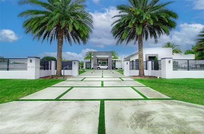 13052 Nw 102nd Ave, House other with 5 bedrooms, 6 bathrooms and null parking in Hialeah Gardens FL | Image 1