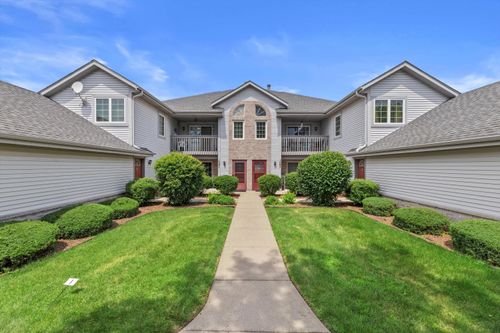 1097 Quinlan Dr, Pewaukee, WI, 53072-1870 | Card Image
