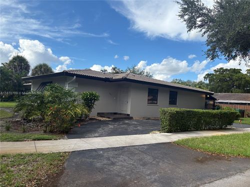 15461-15461 Turnbull Dr, Miami Lakes, FL, 33014-2333 | Card Image