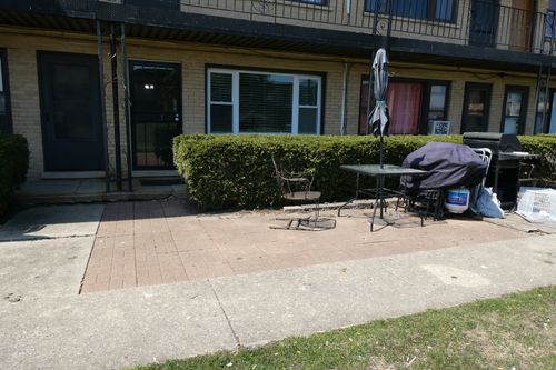 apt-3-30 King Arthur Ct, Northlake, IL, 60164-1341 | Card Image