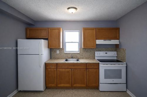 apt-202-2315 W Okeechobee Rd, Hialeah, FL, 33010-1879 | Card Image