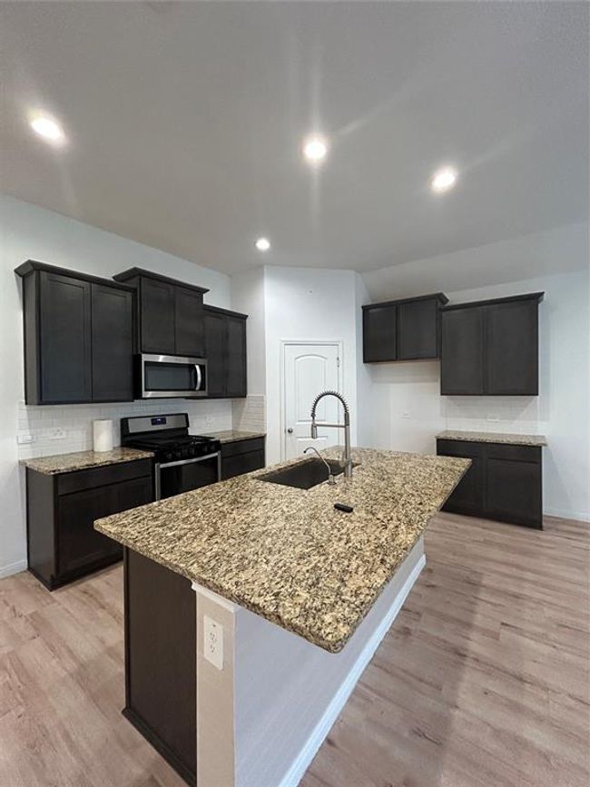 1088 Clearwood Dr, House other with 4 bedrooms, 3 bathrooms and null parking in Montgomery TX | Image 8