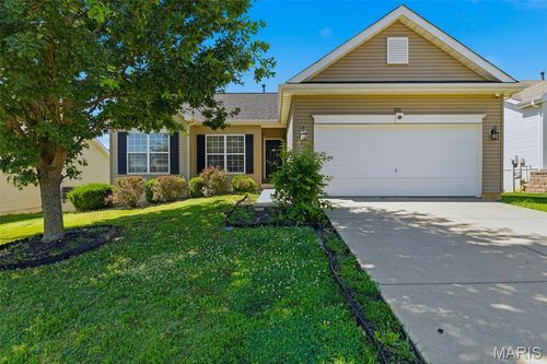 696 Springfield Dr, Wentzville, MO, 63385-9012 | Card Image