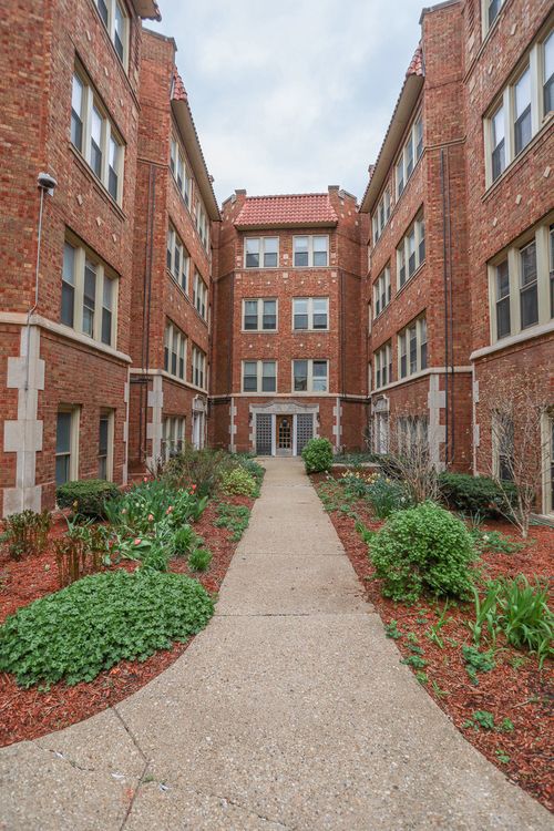 apt-2r-7709 N Sheridan Rd, Chicago, IL, 60626-1351 | Card Image