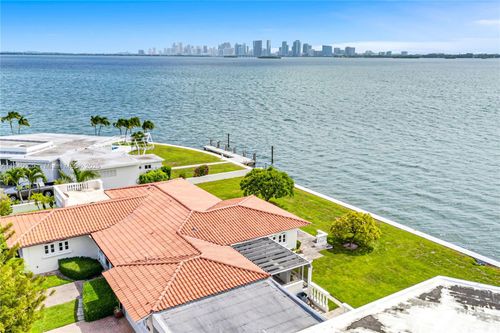 7500 W Treasure Dr, North Bay Village, FL, 33141-4118 | Card Image