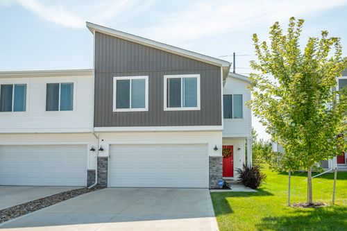 9656 Heightsview Dr, West Des Moines, IA, 50266-5057 | Card Image