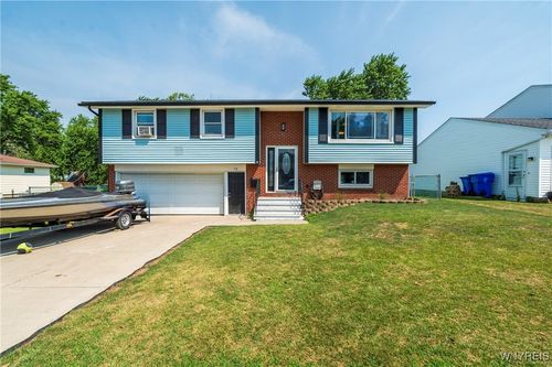 70 Christopher Dr, West Seneca, NY, 14224-4002 | Card Image