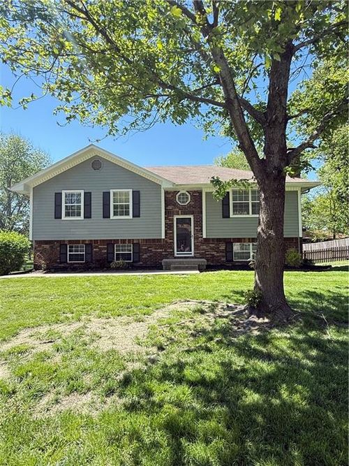 302 16th Ave S, Greenwood, MO, 64034-9783 | Card Image