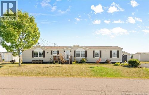 9 Gentian St, Moncton, NB, E1H3K9 | Card Image