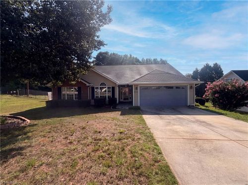 5702 River Glen Dr, Greensboro, NC, 27455-1492 | Card Image