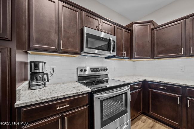 323 S Stingray Ln, Townhouse with 3 bedrooms, 3 bathrooms and 1 parking in Sneads Ferry NC | Image 6
