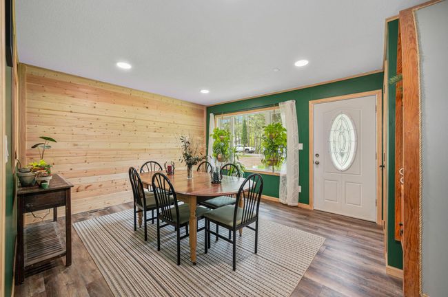 Dining | Image 7