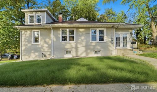 2 Metuchen Ave, WOODBRIDGE, NJ, 07095-1923 | Card Image