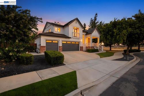 983 Chamomile Ln, Brentwood, CA, 94513-6166 | Card Image