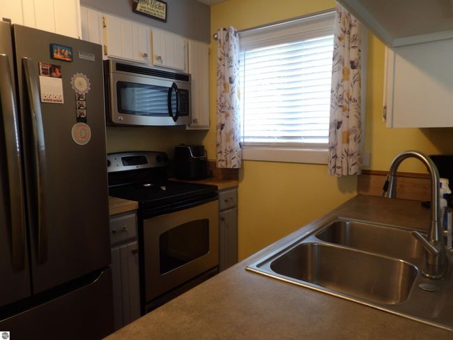 19 - 144 N Shore Dr W, House other with 2 bedrooms, 2 bathrooms and null parking in Cadillac MI | Image 8