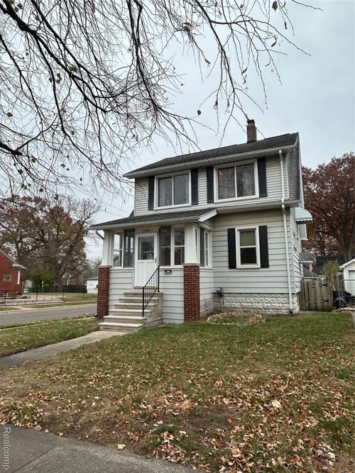 1003 Emwill St, Ferndale, MI, 48220-2305 | Card Image
