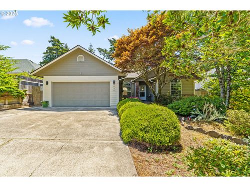 834 8th St, Florence, OR, 97439-7368 | Card Image