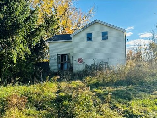 9404 Chestnut Ridge Rd, Middleport, NY, 14105-9613 | Card Image